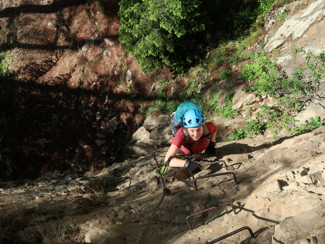 Jubiläums-Klettersteig: Sabine in der Einstiegswand