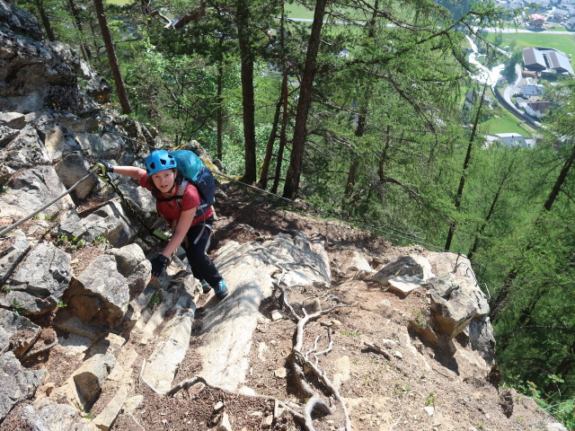 Jubiläums-Klettersteig: Sabine am Band