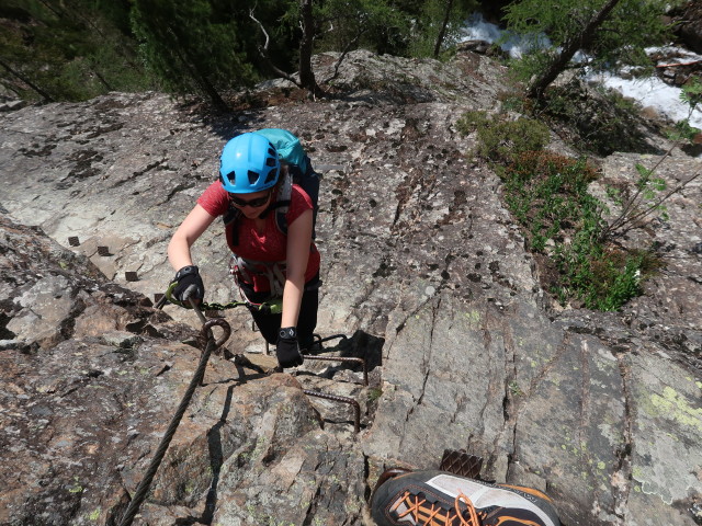 Jubiläums-Klettersteig: Sabine auf der Rampe