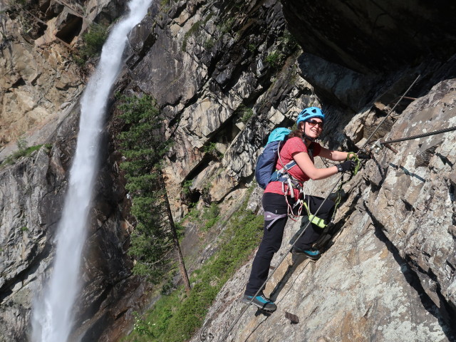 Jubiläums-Klettersteig: Sabine im Originalausstieg