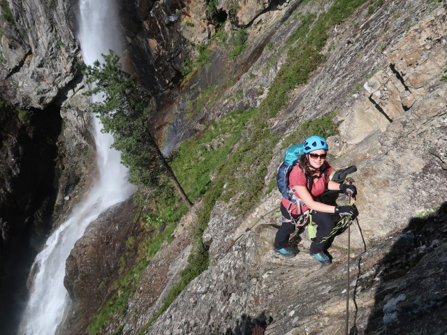 Jubiläums-Klettersteig: Sabine im Originalausstieg