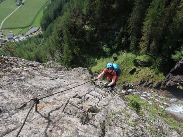 Jubiläums-Klettersteig: Sabine im Originalausstieg