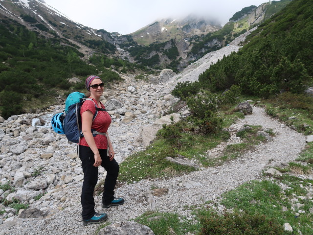 Sabine zwischen Latschenhütte und Muttekopfhütte