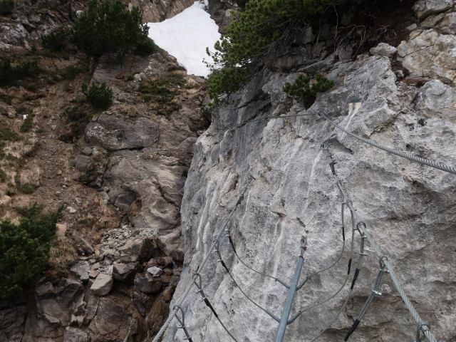 Wasserfall-Klettersteig: erste Seilbrücke