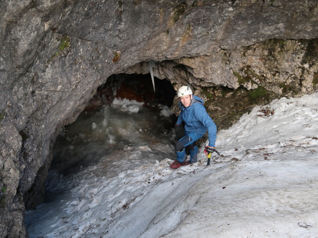 Christoph in der Rax-Eishöhle