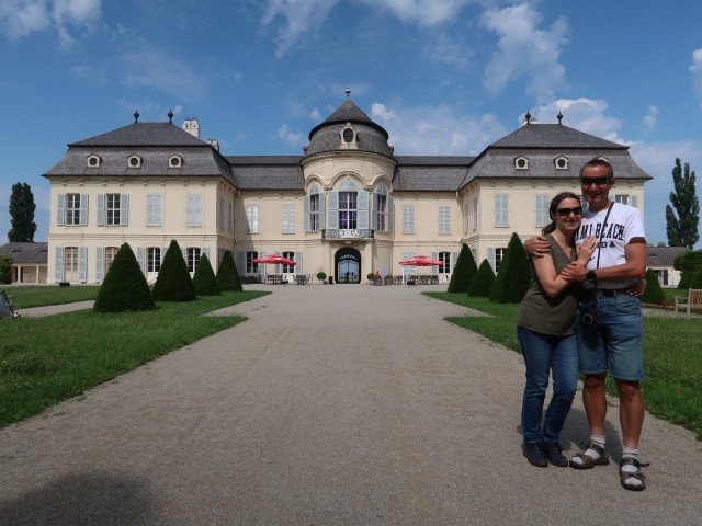 Sabine und ich im Schloss Niederweiden, 144 m