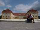 Schloss Hof: Sabine und ich beim Neptunbrunnen