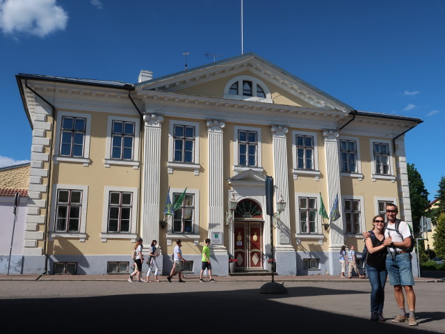 Sabine und ich bei der Pärnu Külastuskeskus (22. Juni)