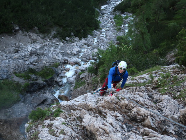 Klettersteig 'Verborgene Welt': Roland zwischen 1. und 2. Seilbrücke