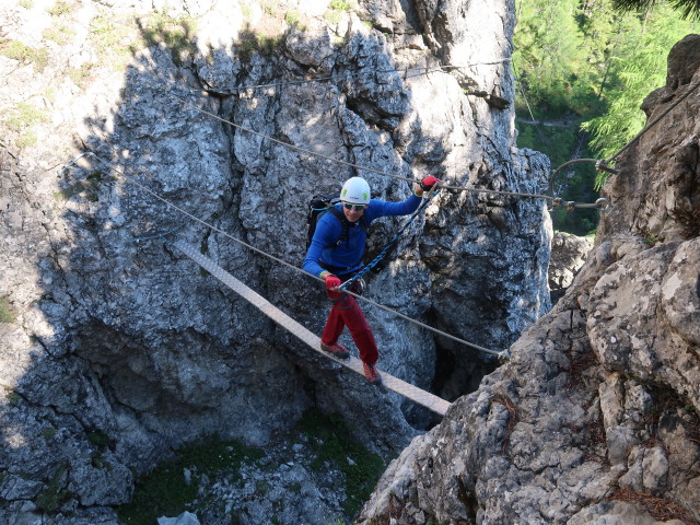 Klettersteig 'Verborgene Welt': Roland auf der 3. Seilbrücke