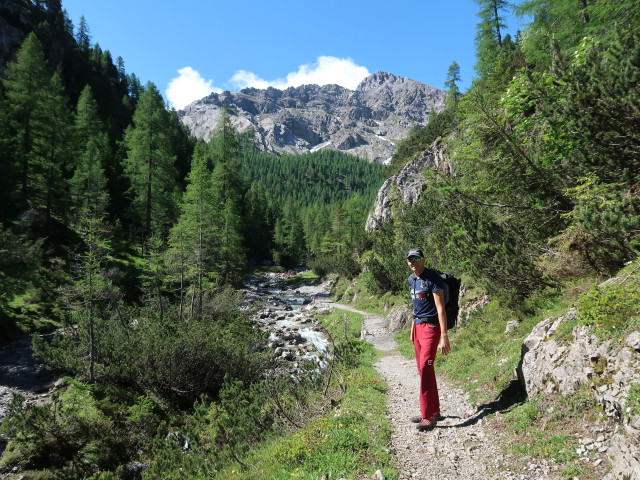 Roland zwischen Klettersteig 'Verborgene Welt' und Kerschbaumeralm-Schutzhaus