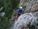 Klettersteig 'Verborgene Welt': Roland zwischen 1. und 2. Seilbrücke