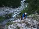 Klettersteig 'Verborgene Welt': Roland zwischen 1. und 2. Seilbrücke