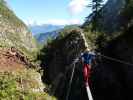 Klettersteig 'Verborgene Welt': Roland auf der 4. Seilbrücke