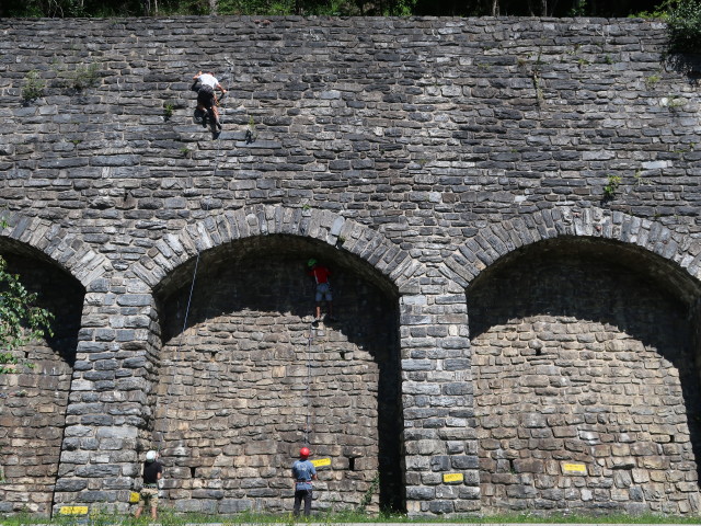 Rashid, ich, Werner und Zakaria im Klettergarten Kaponig, 1.050 m