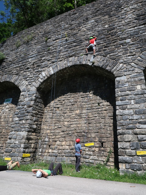 Ursa, Werner und Zakaria im Klettergarten Kaponig, 1.050 m