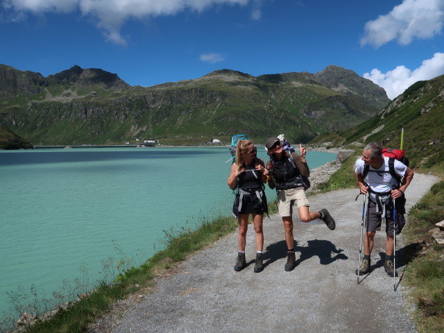 Evelyn, Bernadetta und Erich beim Silvretta-Stausee, 2.032 m (15. Aug.)