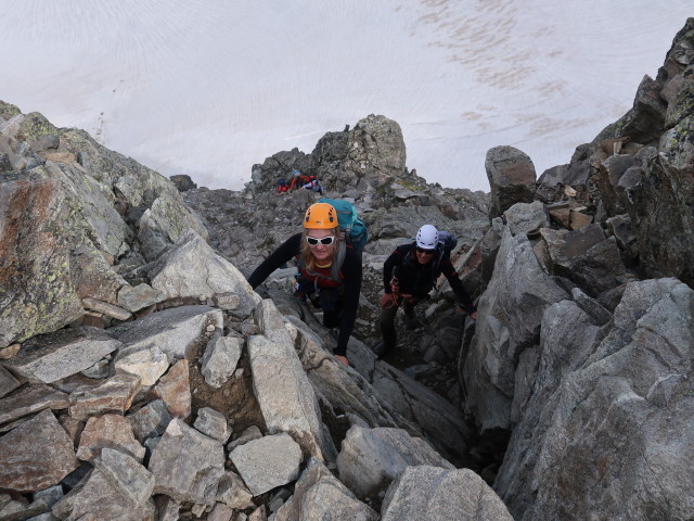 Evelyn und Bernadette zwischen Ochsentaler Gletscher und Großem Piz Buin (16. Aug.)