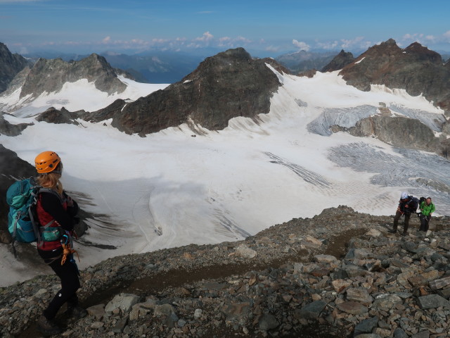 Evelyn und Bernadette zwischen Ochsentaler Gletscher und Großem Piz Buin (16. Aug.)