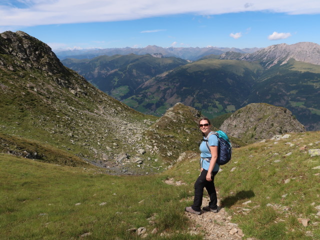 Sabine zwischen Schulterhöhe und Schwalbenkofel