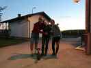 Ich, Sabine und Kathrin im Bahnhof Lanzenkirchen, 298 m