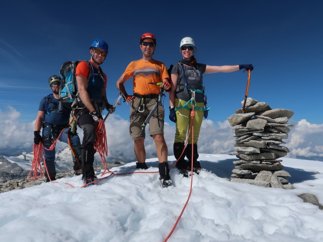 Stefan, Christian, ich und Romana am Kleinvenediger, 3.470 m (12. Sept.)