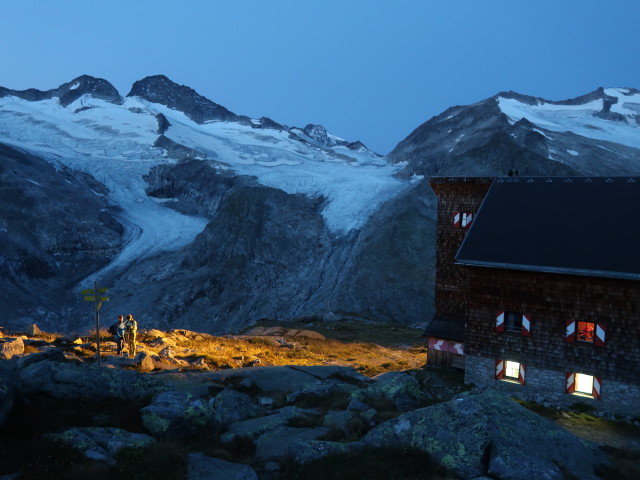 Stefan und Romana bei der K&uuml;rsingerh&uuml;tte, 2.548 m (13. Sept.)