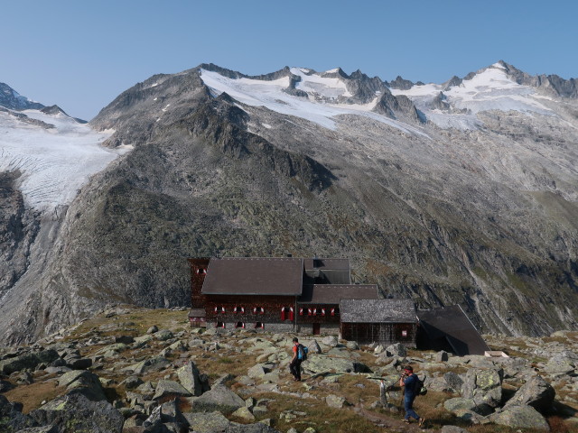 Christian und Stefan bei der K&uuml;rsingerh&uuml;tte, 2.548 m (13. Sept.)