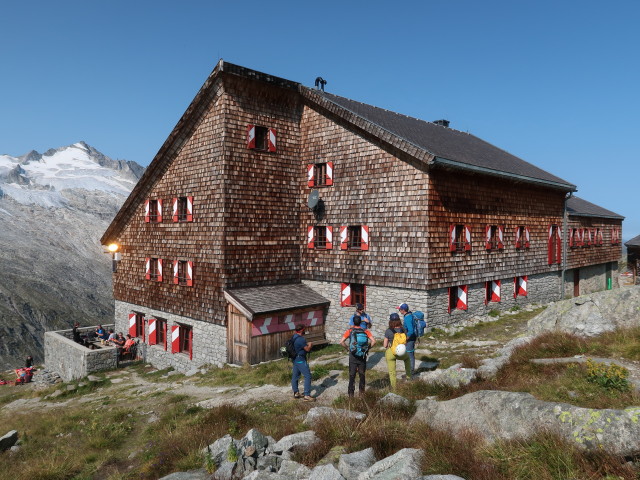 Stefan, Christian und Romana bei der K&uuml;rsingerh&uuml;tte, 2.548 m (13. Sept.)