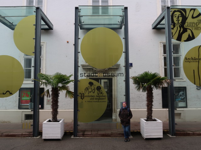 Sabine beim Stadtmuseum