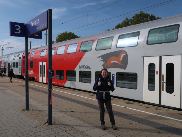 Sabine im Bahnhof Ternitz, 393 m