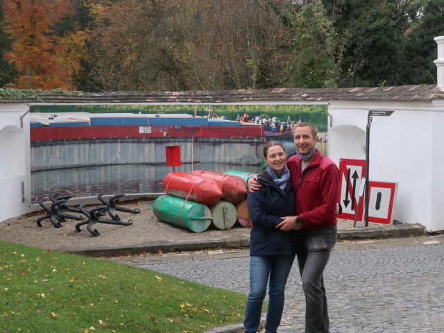 Sabine und ich in der Ausstellung 'Donau  Menschen, Sch&auml;tze & Kulturen'