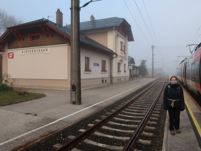 Sabine im Bahnhof Hinterstoder, 505 m (7. Nov.)