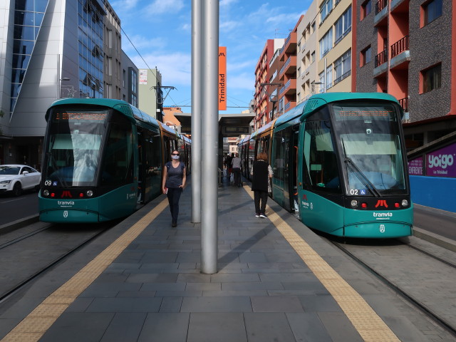 Sabine in der Haltestelle Trinidad in La Laguna (24. Nov.)