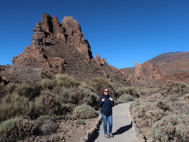 Sabine bei den Roques de Garc&iacute;a im Parque Nacional del Teide (27. Nov.)