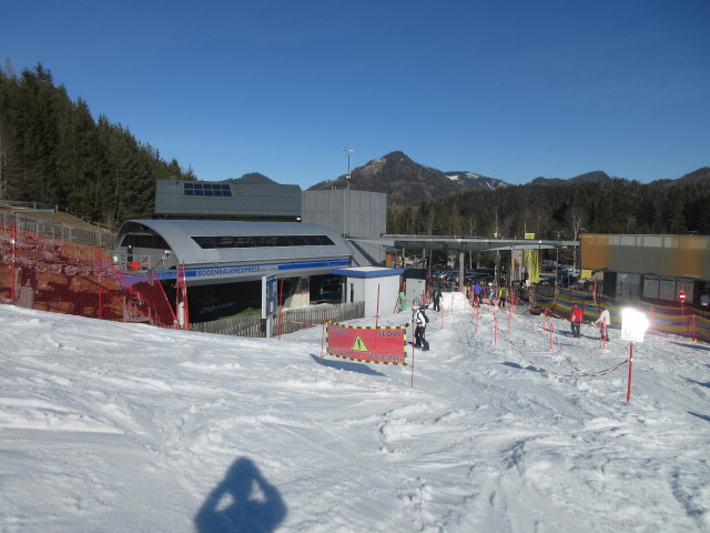 Janna in der Talstation des Bodenbauerexpress, 808 m