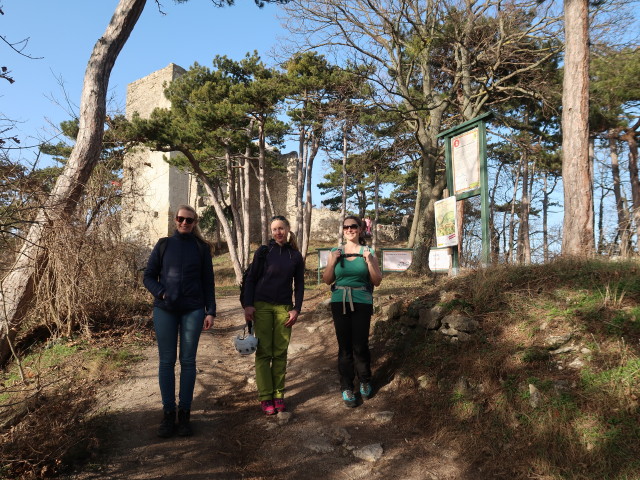 Elisabeth, Janna und Sabine in der Burg M&ouml;dling
