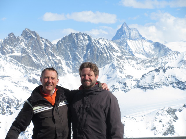 Ich und Markus bei der Bergstation der Téléphérique Mont Fort, 3.307 m (25. März)