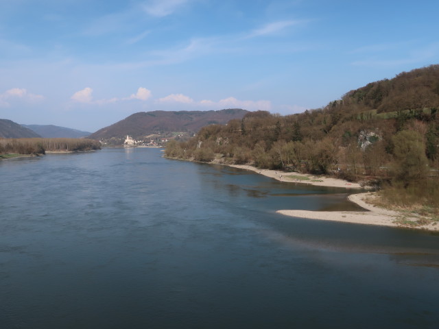 Donau von der Stra&szlig;enbr&uuml;cke Melk aus