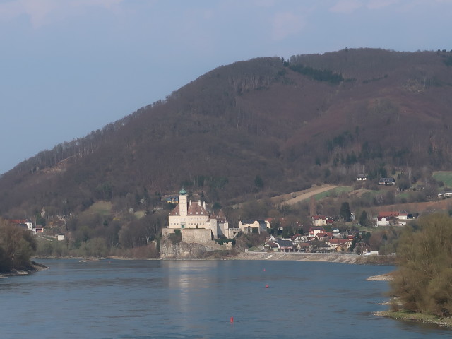 Schloss Sch&ouml;nb&uuml;hel, 222 m