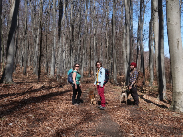 Sabine, Hannelore und Manuel zwischen Berndorf und H&ouml;henberg