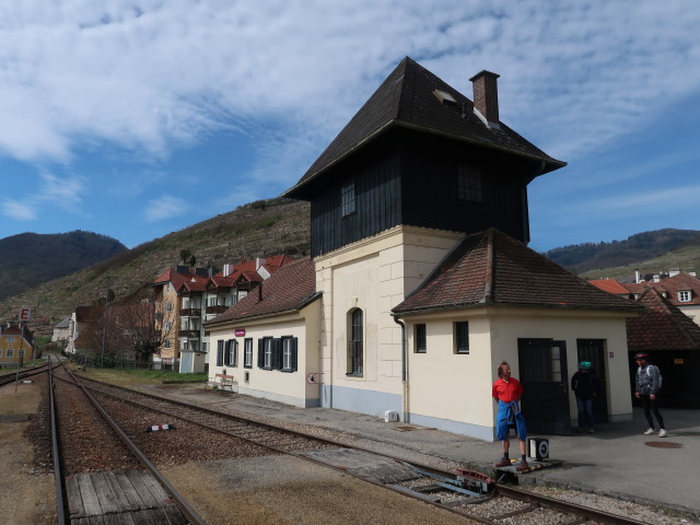 J&ouml;rg, Sabine und Erich im Bahnhof Spitz an der Donau, 205 m