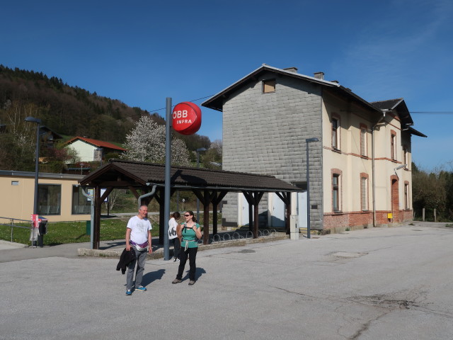 Erich und Sabine beim Bahnhof St. Veit an der G&ouml;lsen, 371 m