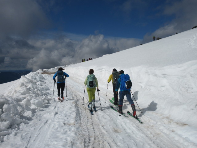 Irene, Romana, Christian und Stefan zwischen Bahnhof Hochschneeberg und Damböckhaus