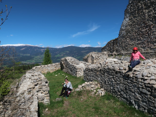 Martina in der Ruine Rabenstein, 696 m