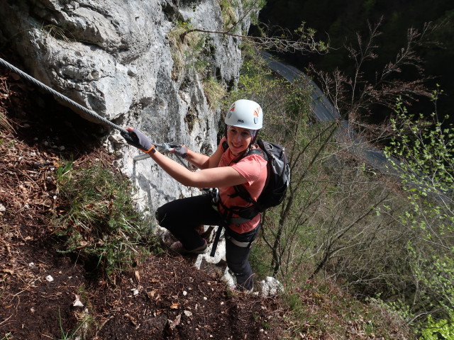 Türkenschanze-Klettersteig: Larissa in der schwierigen Variante