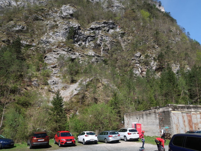 Martina, David und Larissa neben der Vellach