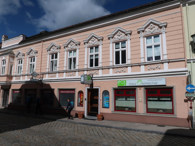 Julia, Herbert und Sabine in der Hauptstraße in Spitz