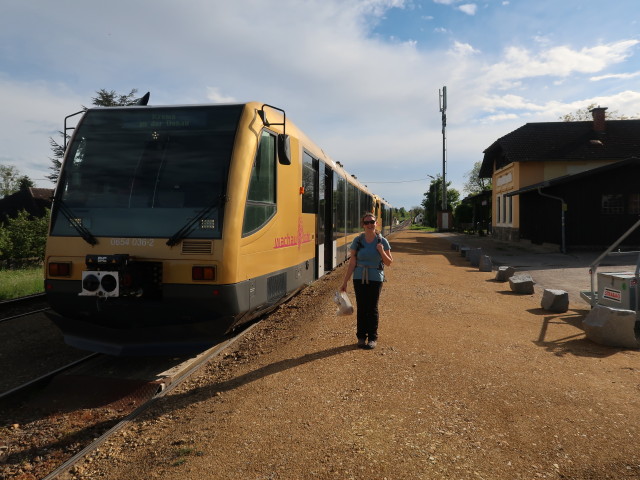 Sabine im Bahnhof Emmersdorf an der Donau, 238 m