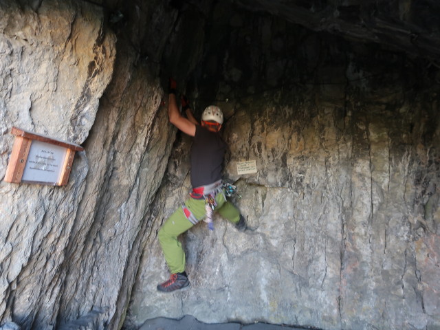 Eric in der Höhle